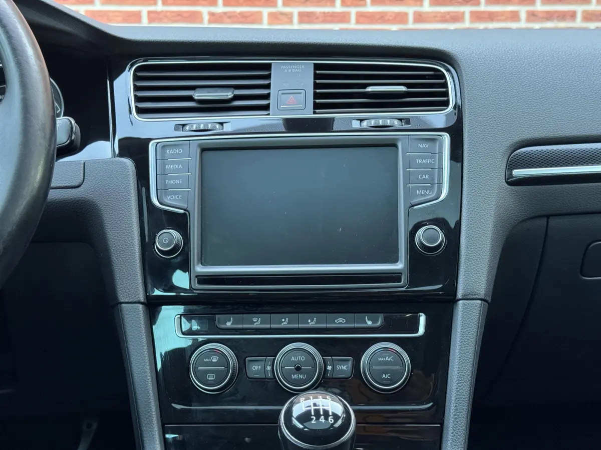 1.2 TSI Highline | Panoramadak | Xenon | Stoelverwarming | Navi/Carplay/Android | Keyles | 1e eigenaar |