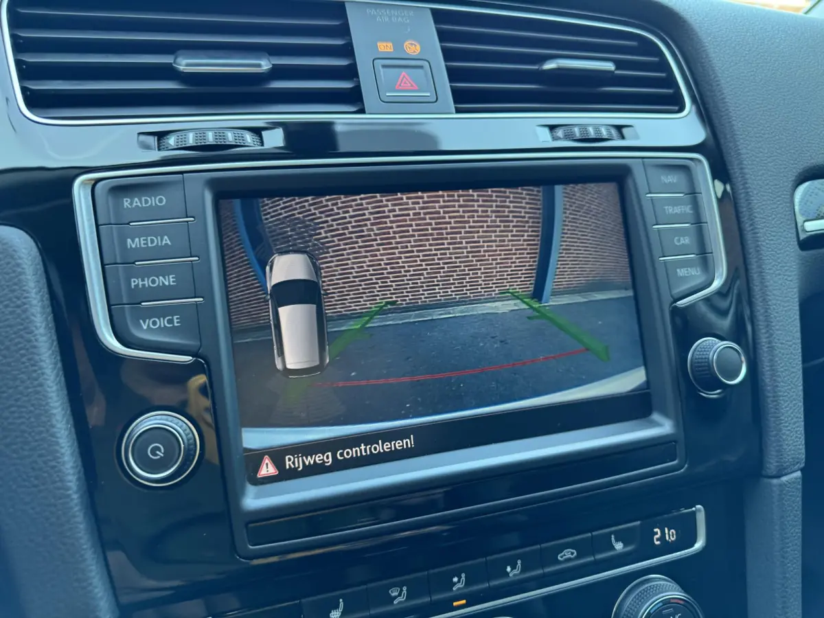 1.2 TSI Highline | Panoramadak | Xenon | Stoelverwarming | Navi/Carplay/Android | Keyles | 1e eigenaar |