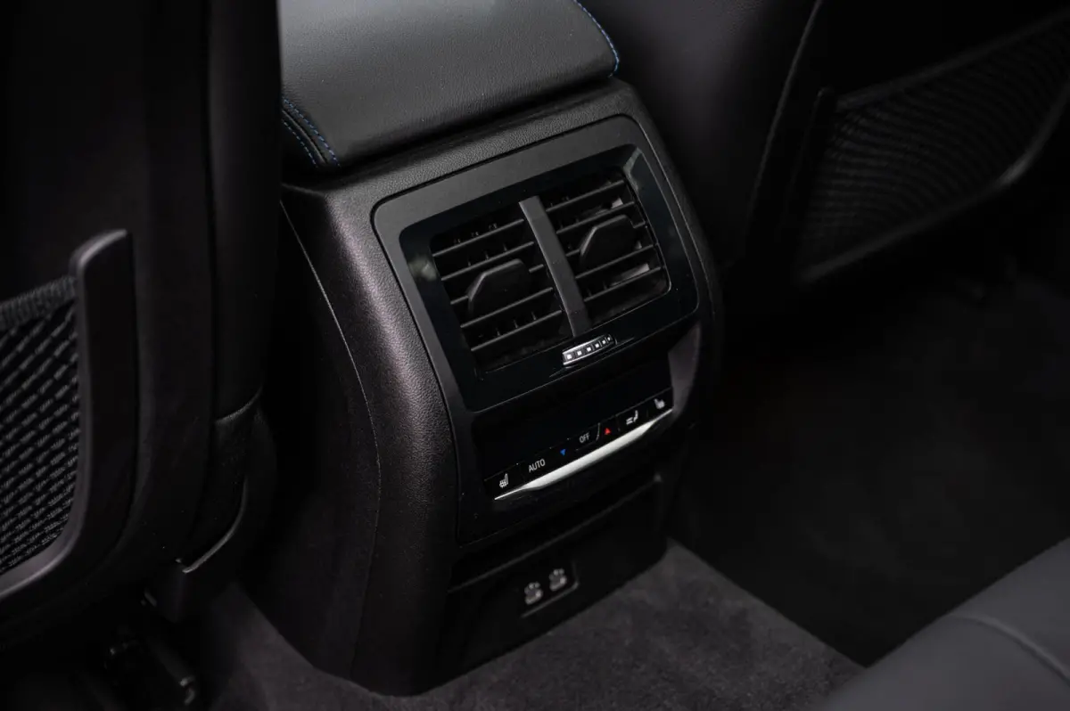 xDrive30e M-SPORT PANO TREKHAAK CAMERA LEDER