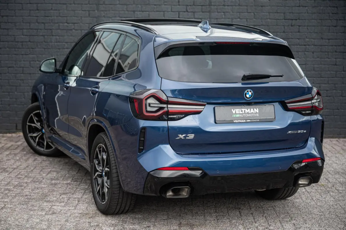 xDrive30e M-SPORT PANO TREKHAAK CAMERA LEDER