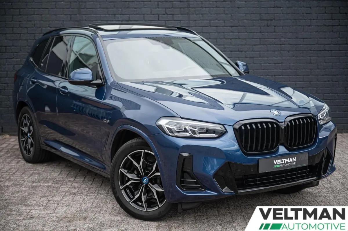 xDrive30e M-SPORT PANO TREKHAAK CAMERA LEDER