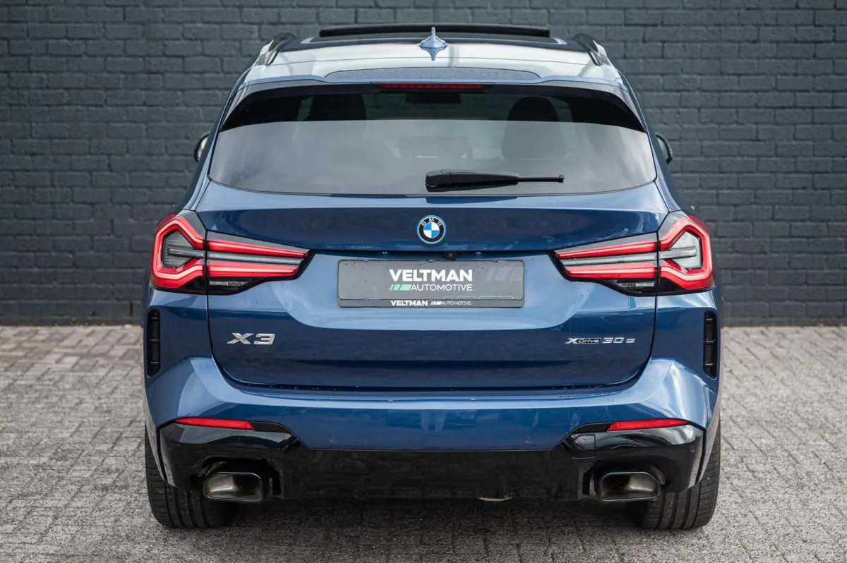 xDrive30e M-SPORT PANO TREKHAAK CAMERA LEDER