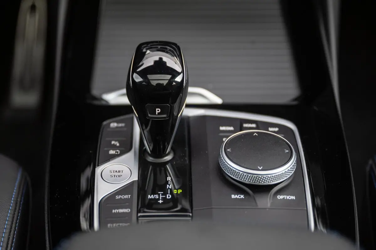 xDrive30e M-SPORT PANO TREKHAAK CAMERA LEDER