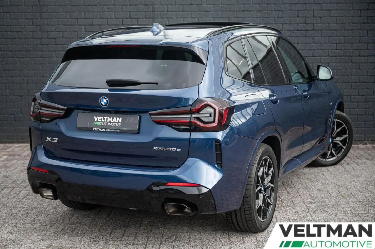 xDrive30e M-SPORT PANO TREKHAAK CAMERA LEDER