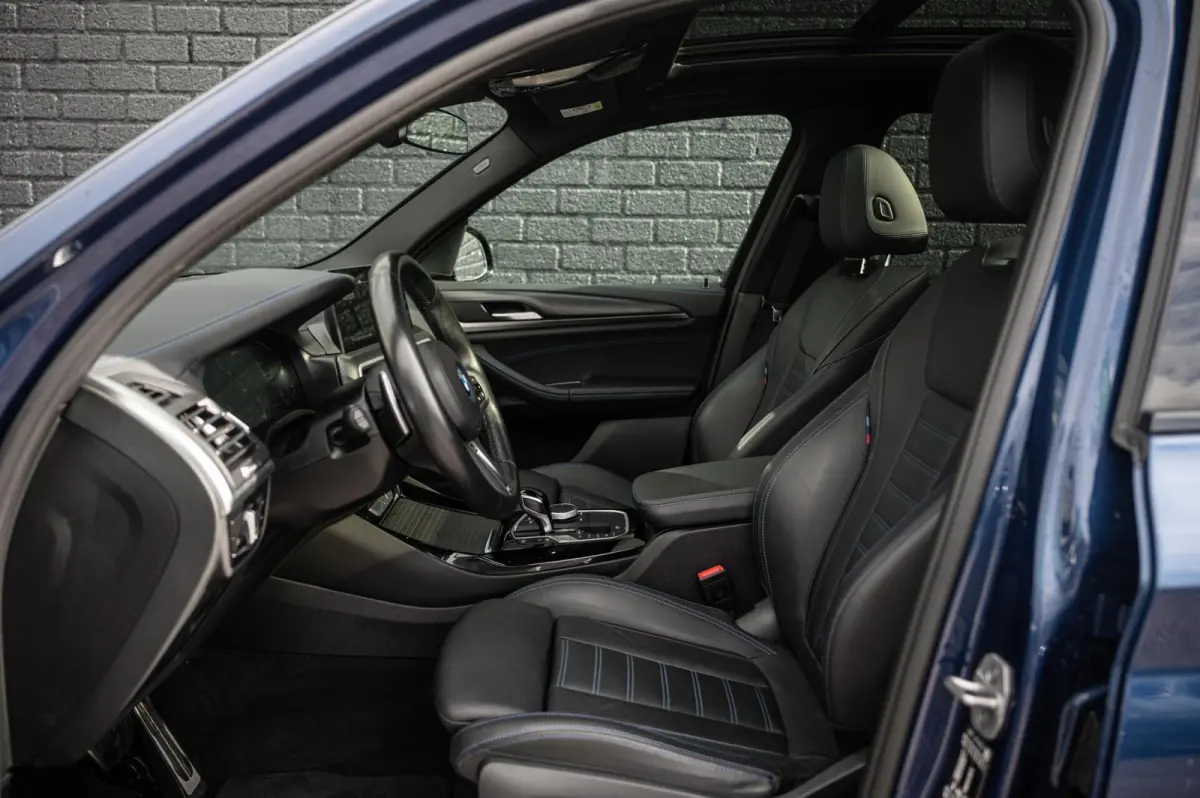 xDrive30e M-SPORT PANO TREKHAAK CAMERA LEDER
