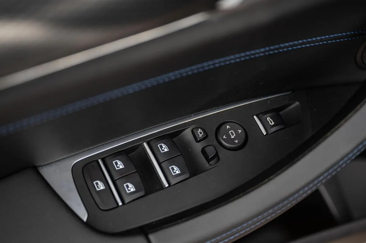 xDrive30e M-SPORT PANO TREKHAAK CAMERA LEDER