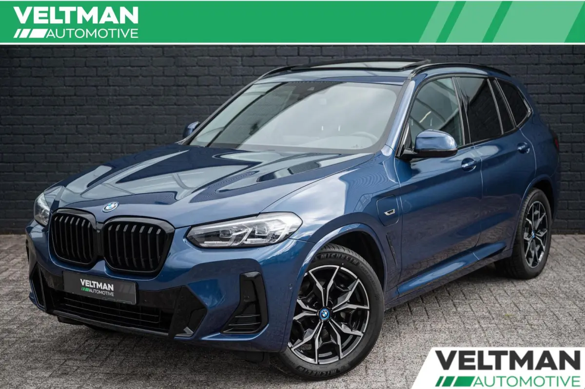 xDrive30e M-SPORT PANO TREKHAAK CAMERA LEDER