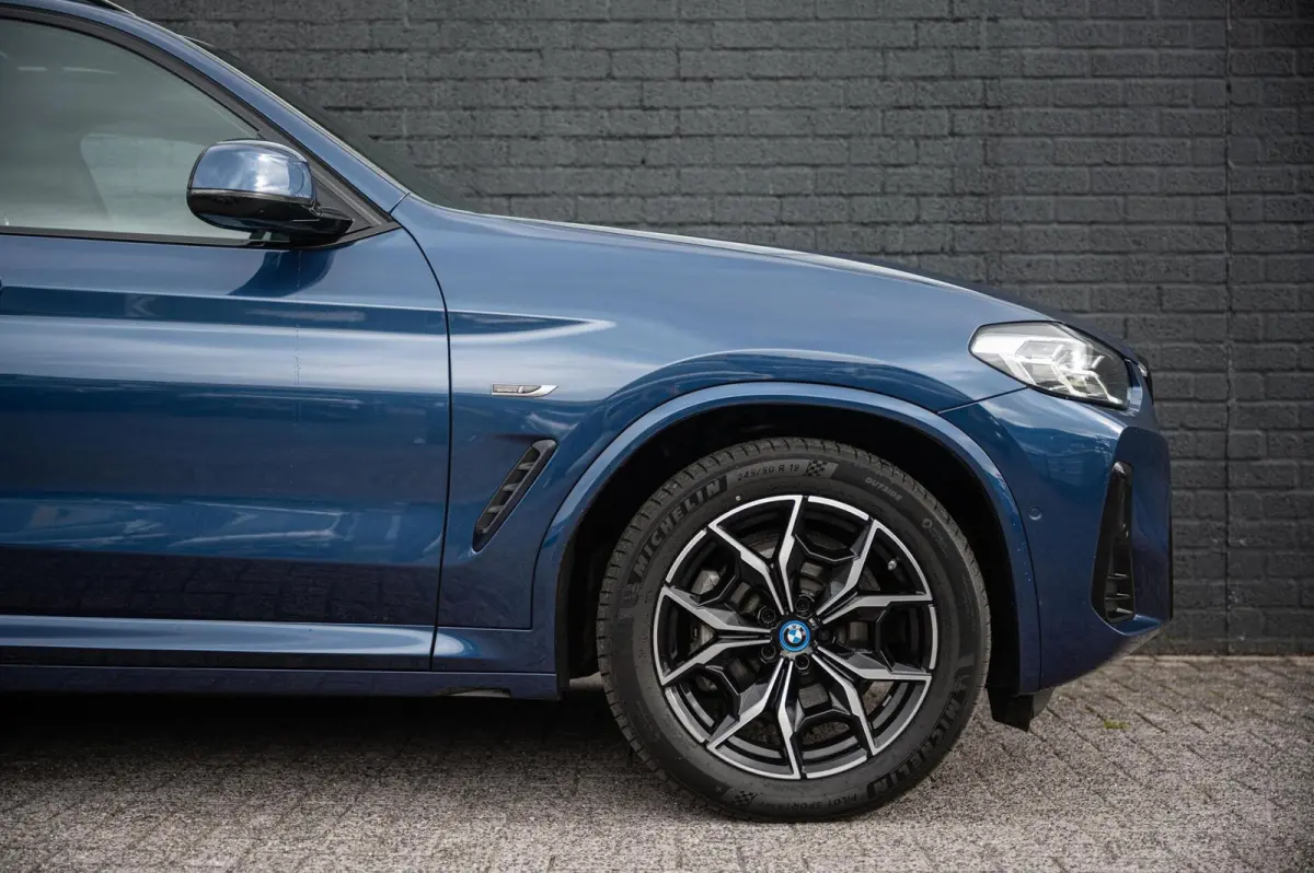 xDrive30e M-SPORT PANO TREKHAAK CAMERA LEDER