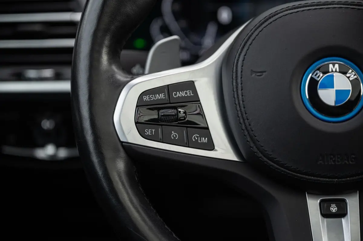 xDrive30e M-SPORT PANO TREKHAAK CAMERA LEDER