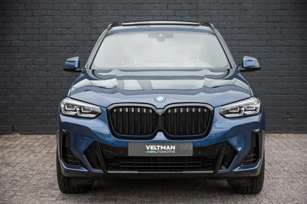 xDrive30e M-SPORT PANO TREKHAAK CAMERA LEDER