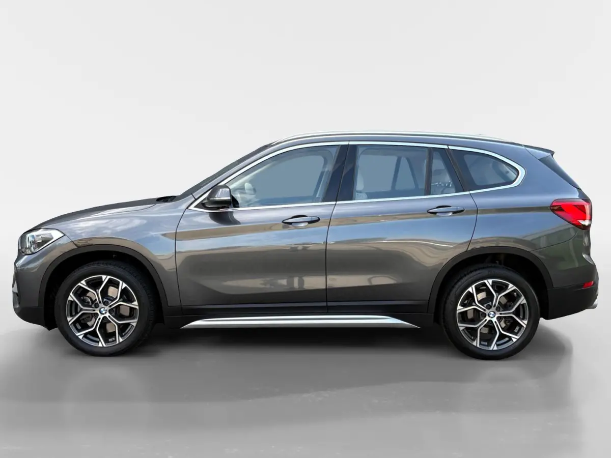sDrive20i VDL Nedcar Edition | Trekhaak | Camera | Leder | Head-Up Display | Navi | Stoelverwarming | Elektrische achterklep | LED | 12 maanden Bovag Garantie