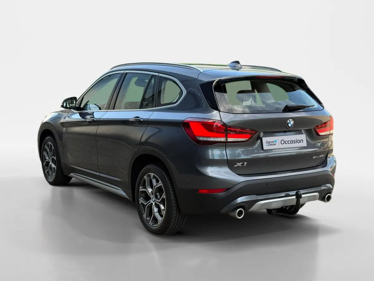 sDrive20i VDL Nedcar Edition | Trekhaak | Camera | Leder | Head-Up Display | Navi | Stoelverwarming | Elektrische achterklep | LED | 12 maanden Bovag Garantie