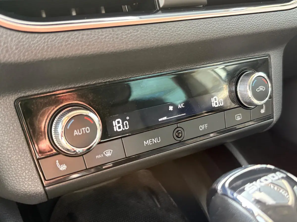 1.0 TSI Business Edition | Navi | Parkeersensoren V+A | Virtual Cockpit | Lichtmetalen Velgen | Premium Sound System | Keyless Go | Apple Carplay | Android Auto | 12 maanden Bovag Garantie