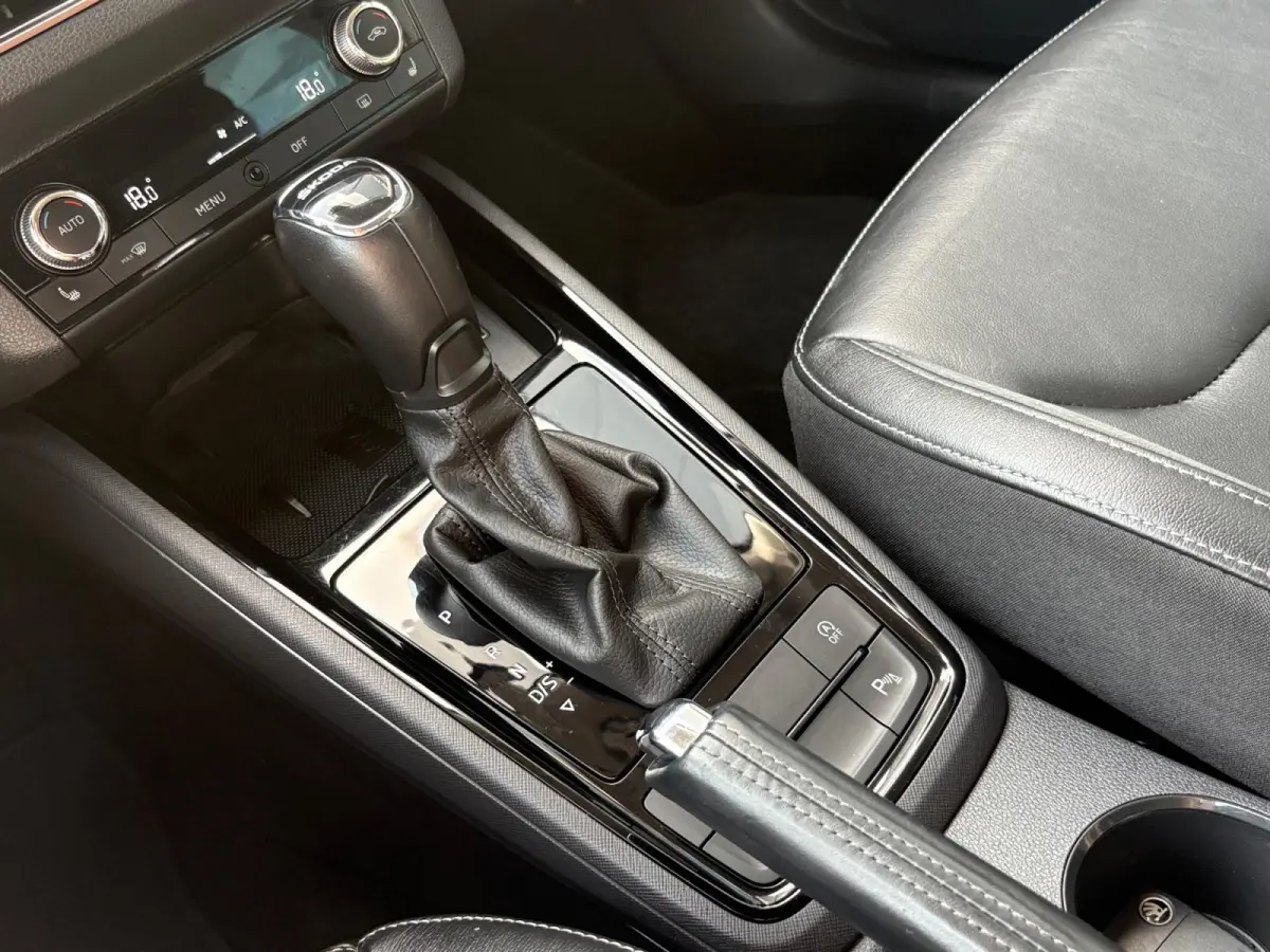 1.0 TSI Business Edition | Navi | Parkeersensoren V+A | Virtual Cockpit | Lichtmetalen Velgen | Premium Sound System | Keyless Go | Apple Carplay | Android Auto | 12 maanden Bovag Garantie