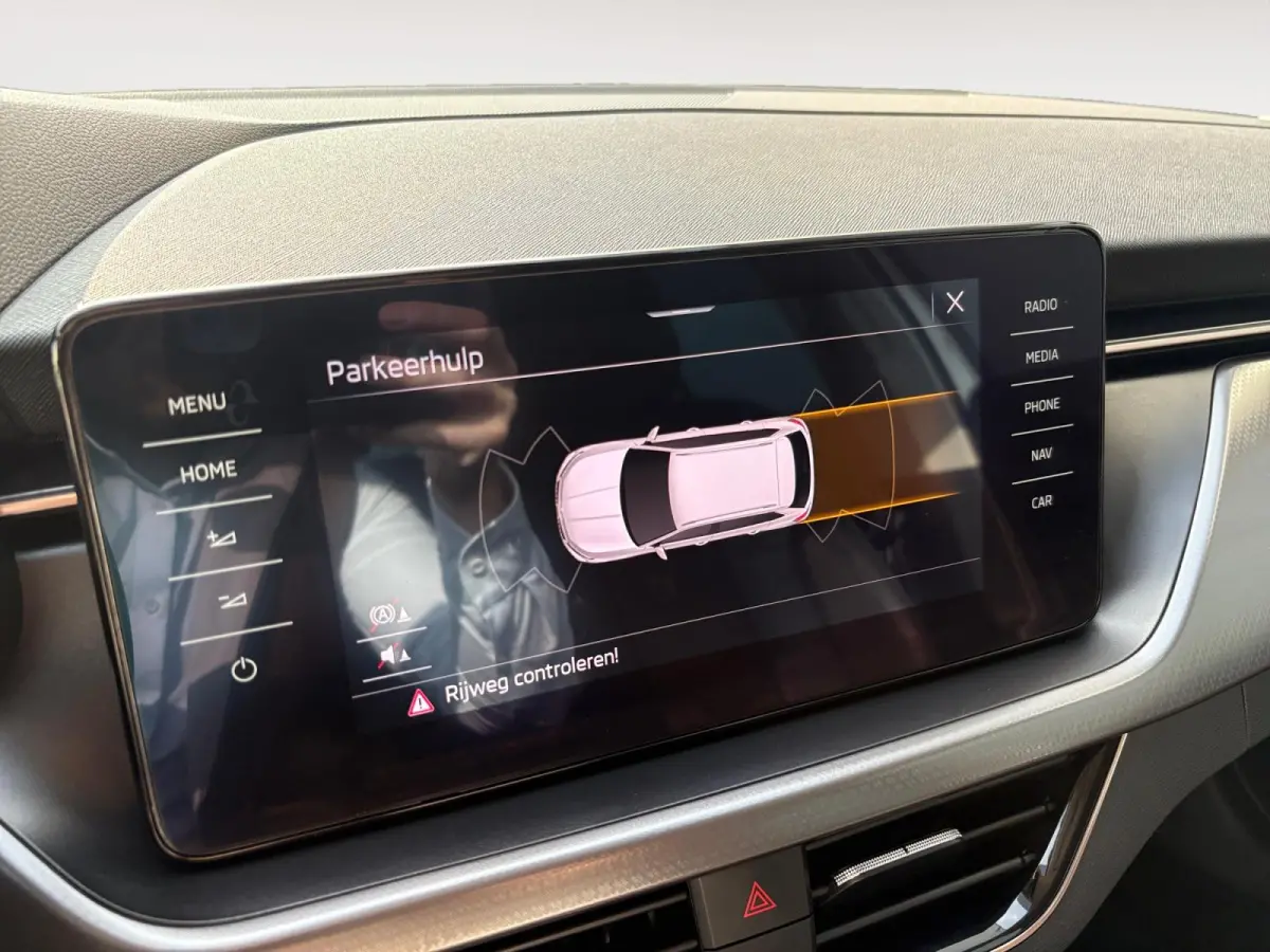 1.0 TSI Business Edition | Navi | Parkeersensoren V+A | Virtual Cockpit | Lichtmetalen Velgen | Premium Sound System | Keyless Go | Apple Carplay | Android Auto | 12 maanden Bovag Garantie