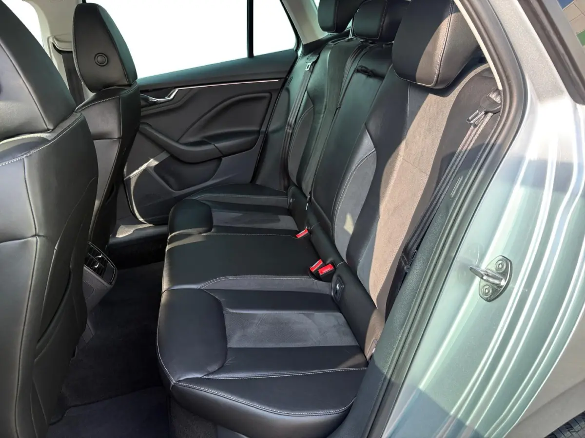 1.0 TSI Business Edition | Navi | Parkeersensoren V+A | Virtual Cockpit | Lichtmetalen Velgen | Premium Sound System | Keyless Go | Apple Carplay | Android Auto | 12 maanden Bovag Garantie