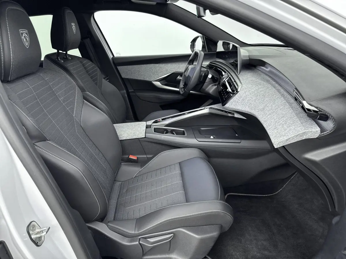 SUV 136pk Hybrid Automaat GT | 7-Pers. | Elektrisch Achterklep | Stoelverwarming | Draadloos Carplay | Navigatie | Camera