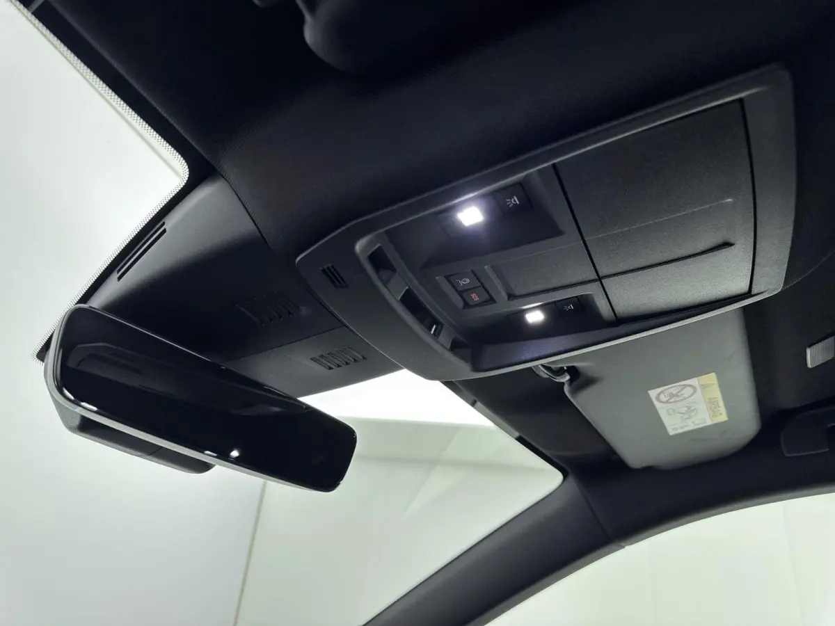 SUV 136pk Hybrid Automaat GT | 7-Pers. | Elektrisch Achterklep | Stoelverwarming | Draadloos Carplay | Navigatie | Camera