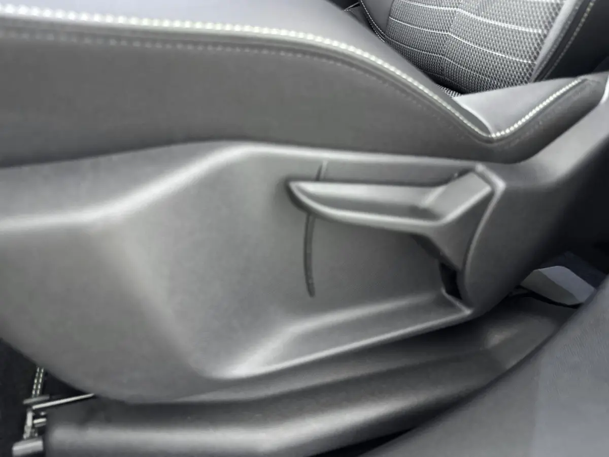 SUV 136pk Hybrid Automaat GT | 7-Pers. | Elektrisch Achterklep | Stoelverwarming | Draadloos Carplay | Navigatie | Camera