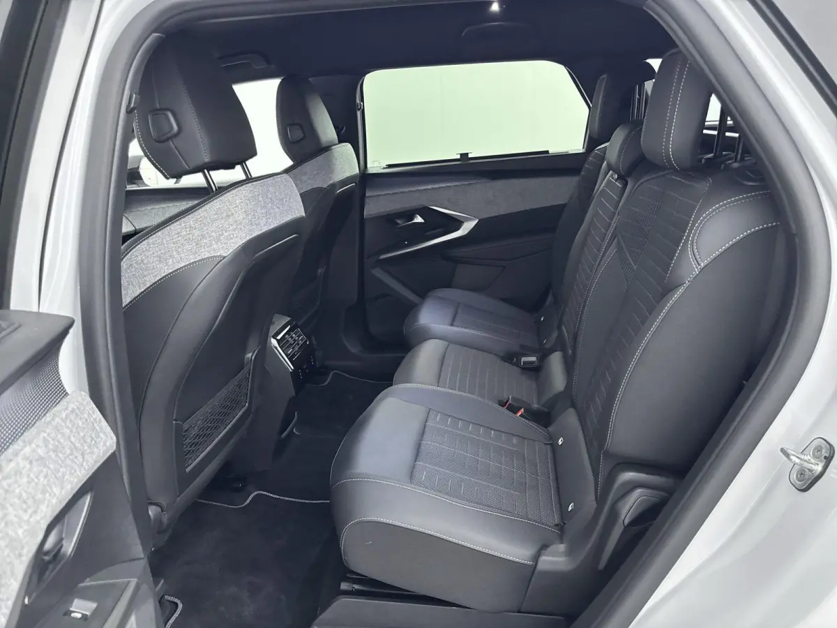 SUV 136pk Hybrid Automaat GT | 7-Pers. | Elektrisch Achterklep | Stoelverwarming | Draadloos Carplay | Navigatie | Camera