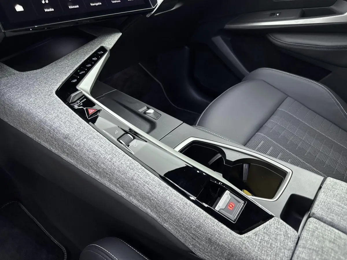 SUV 136pk Hybrid Automaat GT | 7-Pers. | Elektrisch Achterklep | Stoelverwarming | Draadloos Carplay | Navigatie | Camera