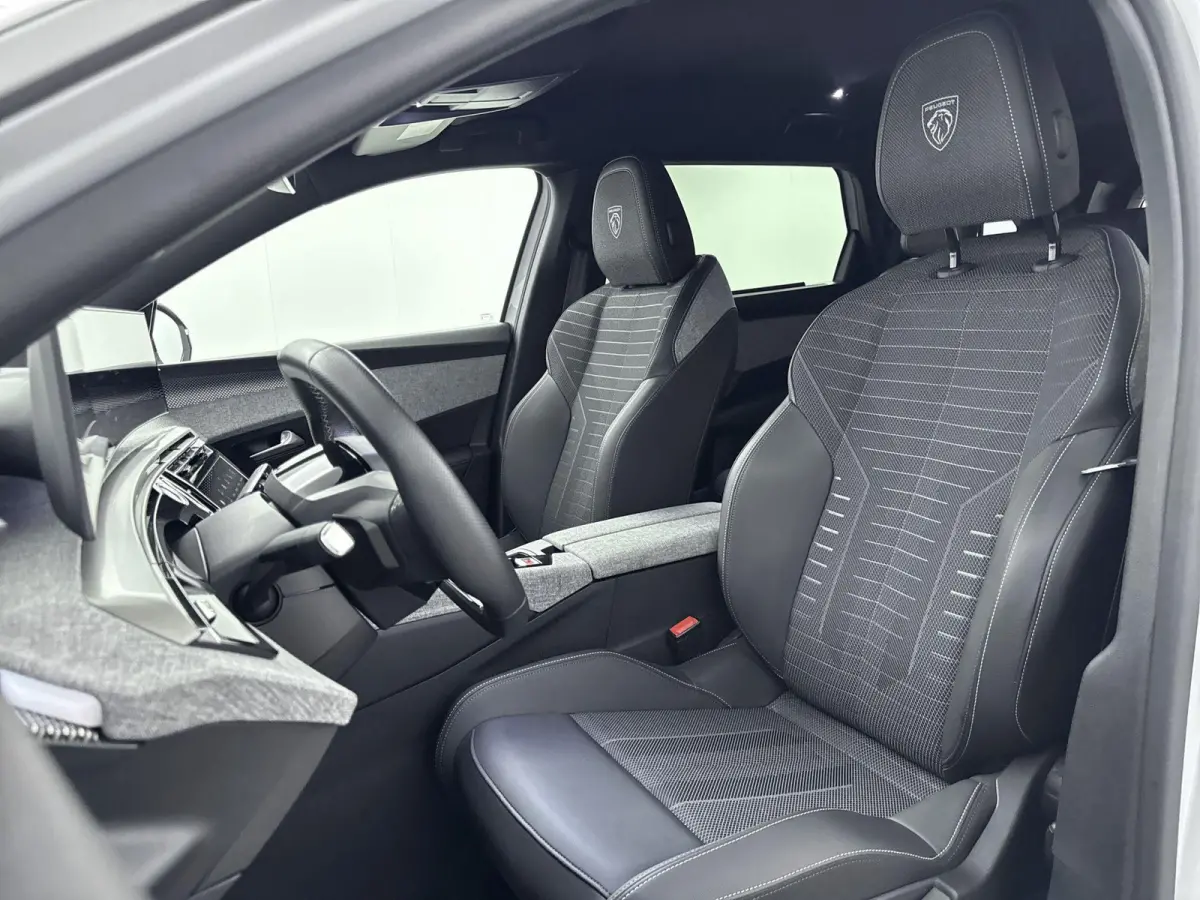 SUV 136pk Hybrid Automaat GT | 7-Pers. | Elektrisch Achterklep | Stoelverwarming | Draadloos Carplay | Navigatie | Camera