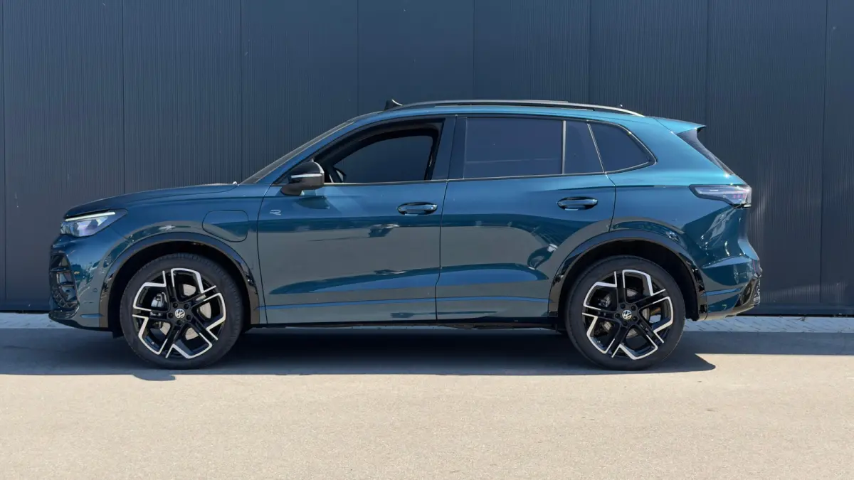 1.5 TSI 272pk eHybrid R-Line | R-Line | Panodak | Trekhaak | Carplay | 360 Camera |