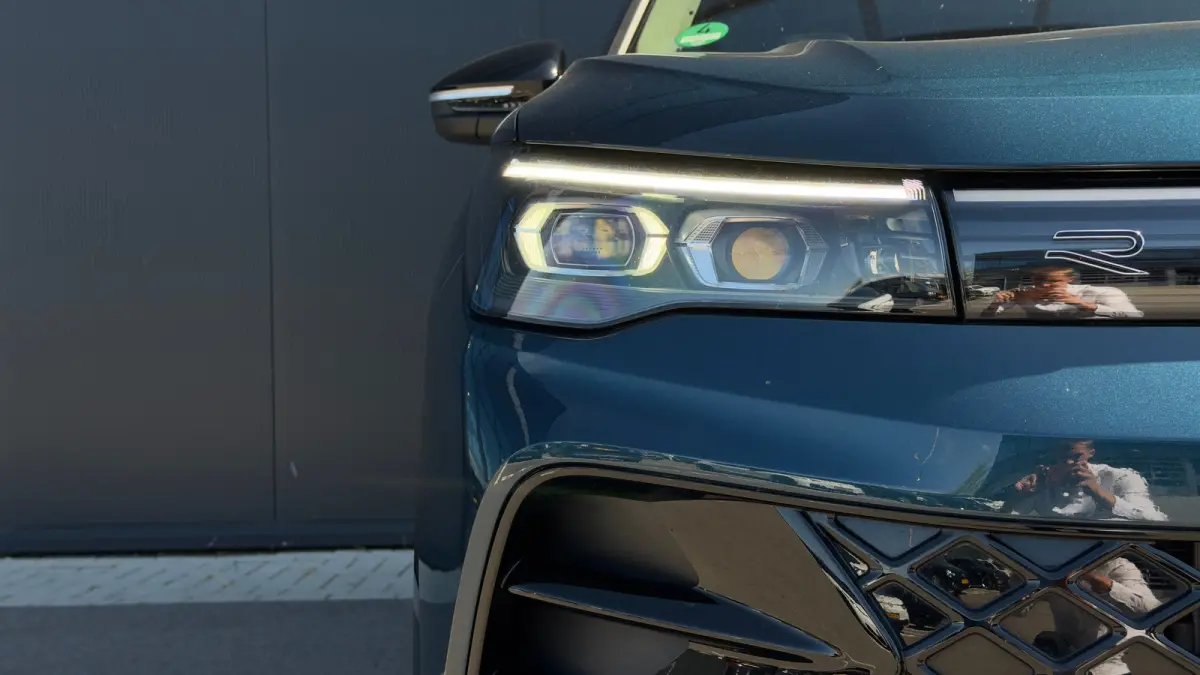1.5 TSI 272pk eHybrid R-Line | R-Line | Panodak | Trekhaak | Carplay | 360 Camera |