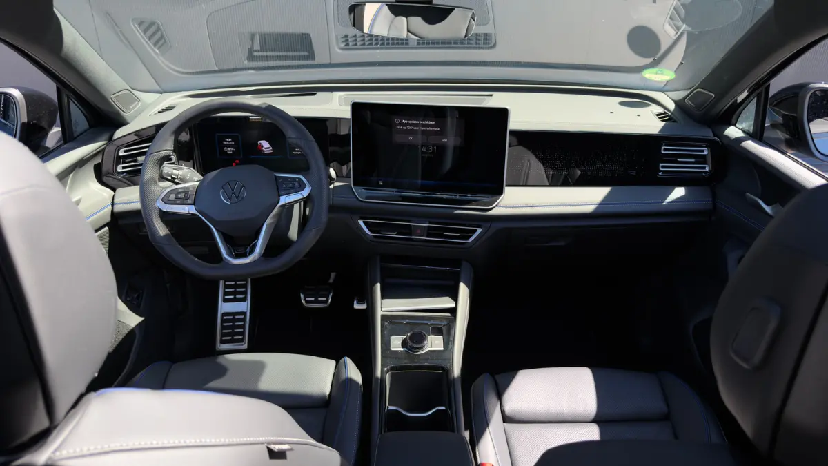 1.5 TSI 272pk eHybrid R-Line | R-Line | Panodak | Trekhaak | Carplay | 360 Camera |