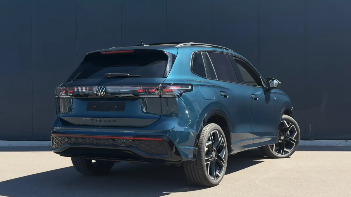 1.5 TSI 272pk eHybrid R-Line | R-Line | Panodak | Trekhaak | Carplay | 360 Camera |
