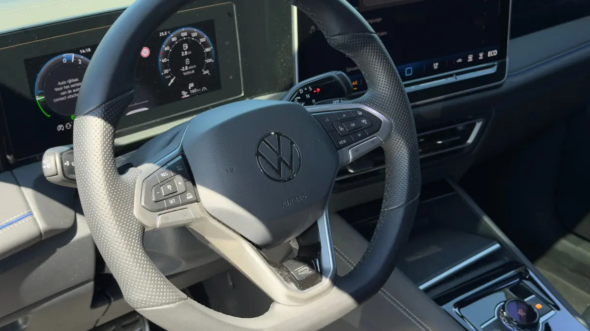 1.5 TSI 272pk eHybrid R-Line | R-Line | Panodak | Trekhaak | Carplay | 360 Camera |