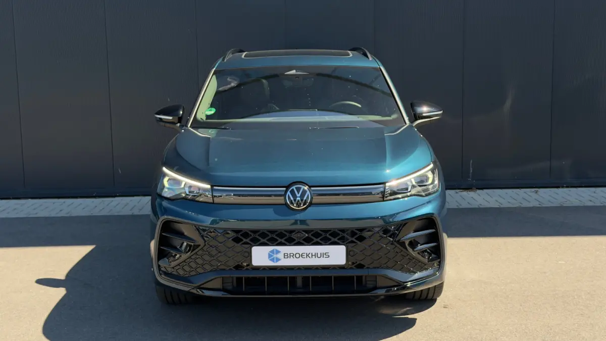 1.5 TSI 272pk eHybrid R-Line | R-Line | Panodak | Trekhaak | Carplay | 360 Camera |