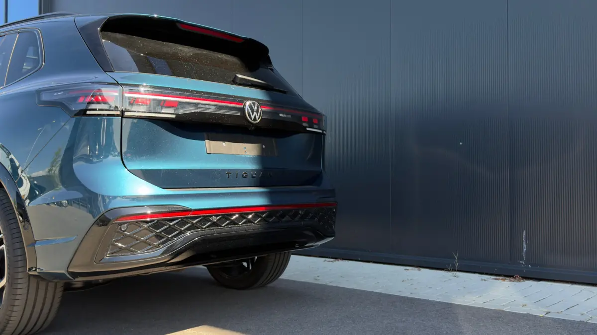 1.5 TSI 272pk eHybrid R-Line | R-Line | Panodak | Trekhaak | Carplay | 360 Camera |