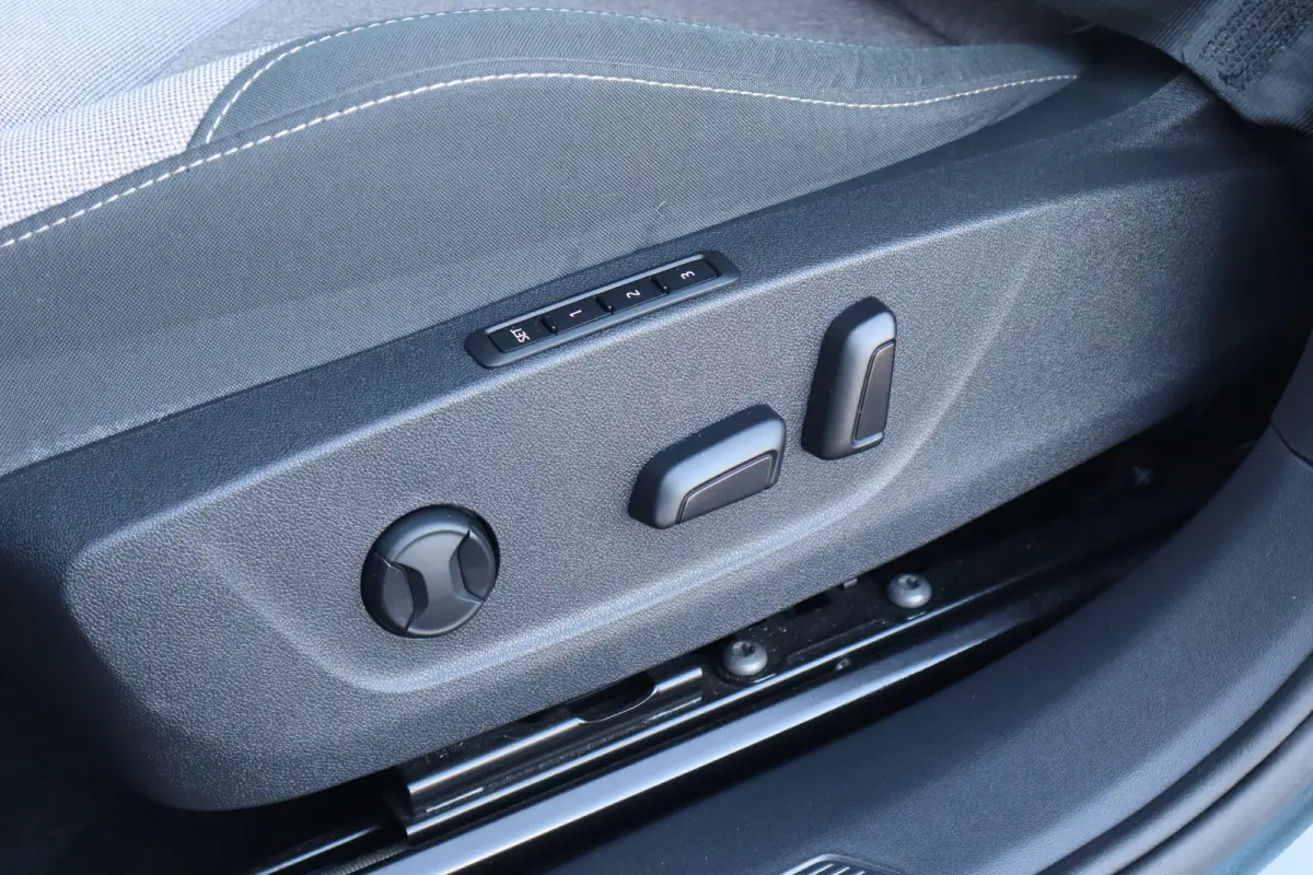 60 First Edition TREKHAAK | Achteruitrijcamera | Apple Carplay/Android Auto|telefoonintegratie premium | Cruise control adaptief met Stop&Go en stuurhulp