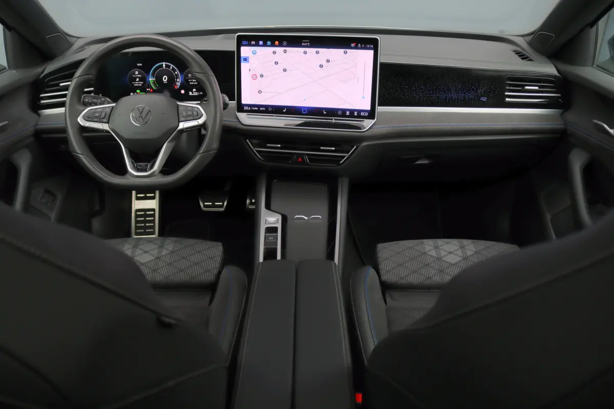 1.5 eHybrid R-Line Edition | ACC | Panoramadak | Harman&Kardon | Massage | HUD | Trekhaak | iQ.Light | Stoelverwarming V+A | Zonnerollo's |