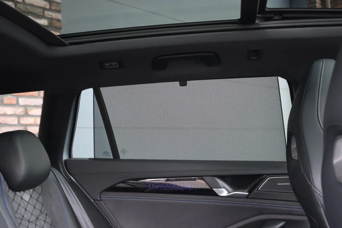 1.5 eHybrid R-Line Edition | ACC | Panoramadak | Harman&Kardon | Massage | HUD | Trekhaak | iQ.Light | Stoelverwarming V+A | Zonnerollo's |