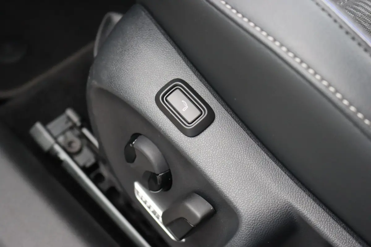 1.5 eHybrid R-Line Edition | ACC | Panoramadak | Harman&Kardon | Massage | HUD | Trekhaak | iQ.Light | Stoelverwarming V+A | Zonnerollo's |