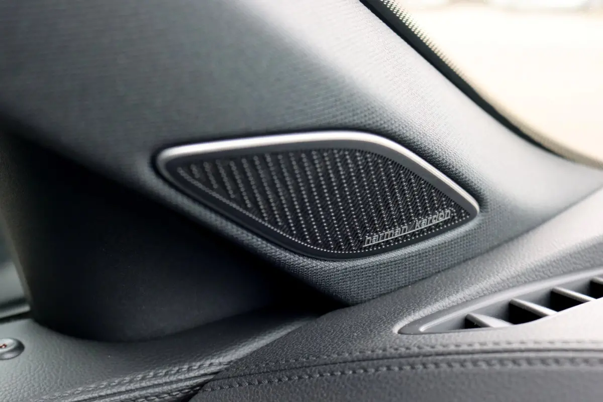 1.5 eHybrid R-Line Edition | ACC | Panoramadak | Harman&Kardon | Massage | HUD | Trekhaak | iQ.Light | Stoelverwarming V+A | Zonnerollo's |