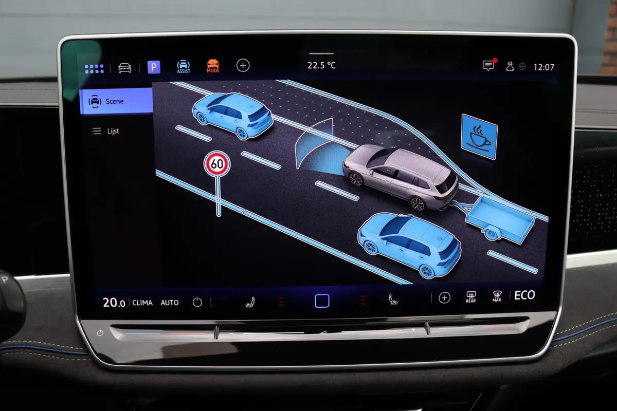 1.5 eHybrid R-Line Edition | ACC | Panoramadak | Harman&Kardon | Massage | HUD | Trekhaak | iQ.Light | Stoelverwarming V+A | Zonnerollo's |