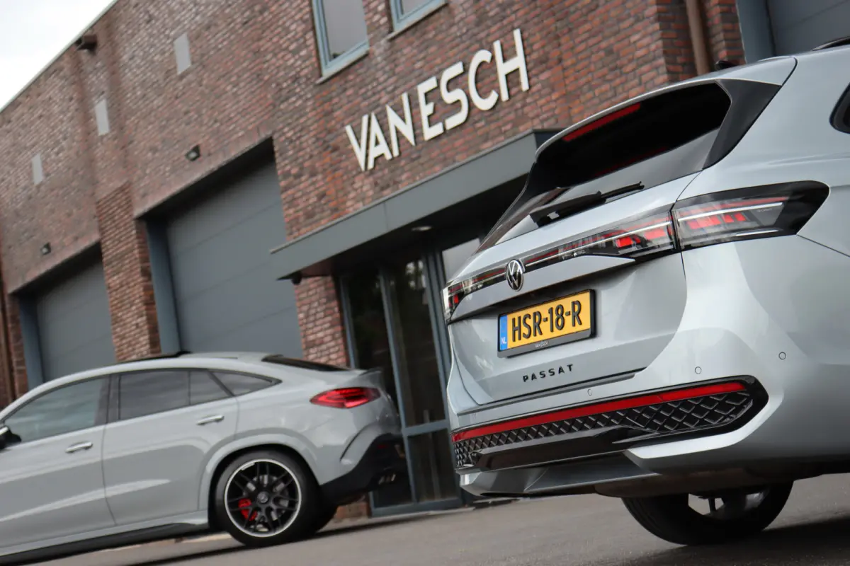 1.5 eHybrid R-Line Edition | ACC | Panoramadak | Harman&Kardon | Massage | HUD | Trekhaak | iQ.Light | Stoelverwarming V+A | Zonnerollo's |