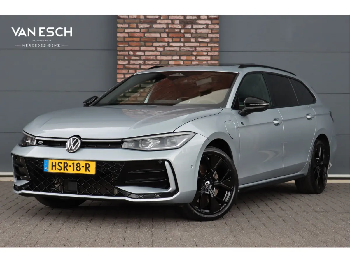 1.5 eHybrid R-Line Edition | ACC | Panoramadak | Harman&Kardon | Massage | HUD | Trekhaak | iQ.Light | Stoelverwarming V+A | Zonnerollo's |