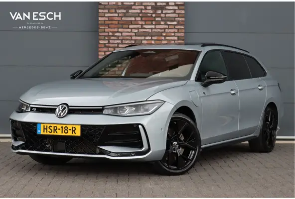 1.5 eHybrid R-Line Edition | ACC | Panoramadak | Harman&Kardon | Massage | HUD | Trekhaak | iQ.Light | Stoelverwarming V+A | Zonnerollo's |