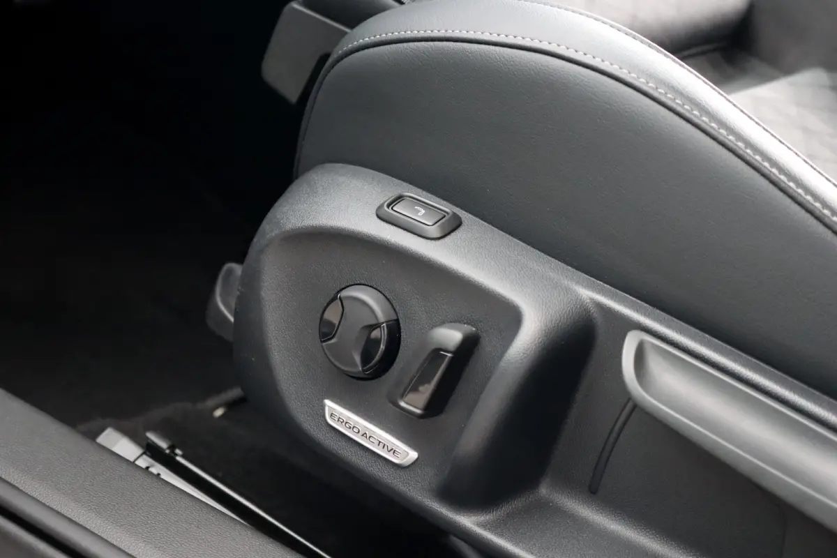 1.5 eHybrid R-Line Edition | ACC | Panoramadak | Harman&Kardon | Massage | HUD | Trekhaak | iQ.Light | Stoelverwarming V+A | Zonnerollo's |