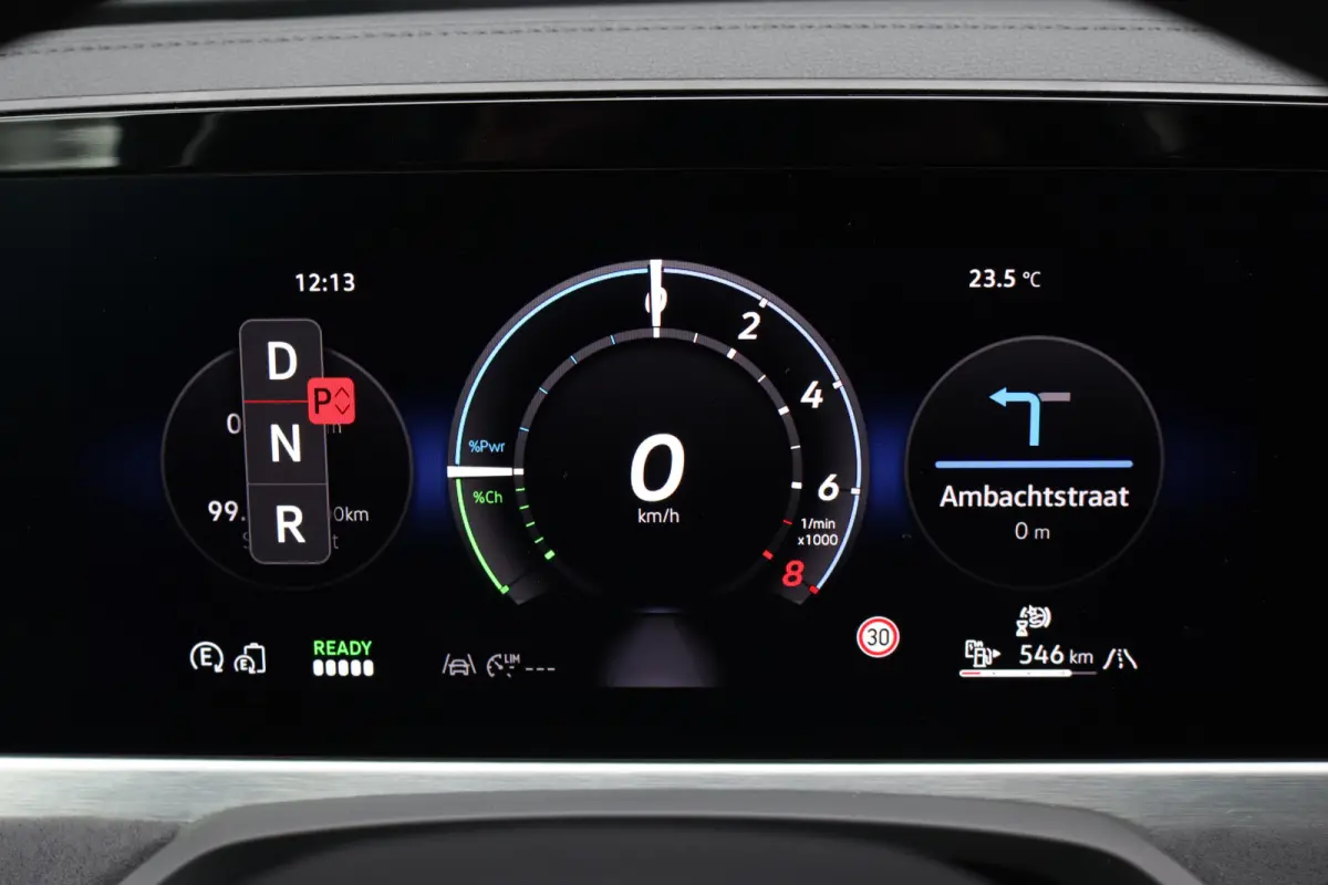 1.5 eHybrid R-Line Edition | ACC | Panoramadak | Harman&Kardon | Massage | HUD | Trekhaak | iQ.Light | Stoelverwarming V+A | Zonnerollo's |