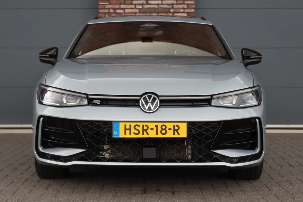 1.5 eHybrid R-Line Edition | ACC | Panoramadak | Harman&Kardon | Massage | HUD | Trekhaak | iQ.Light | Stoelverwarming V+A | Zonnerollo's |