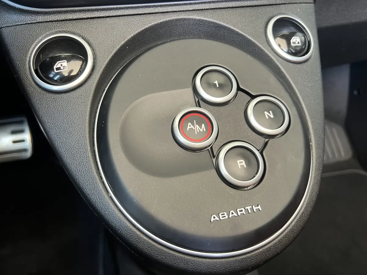1.4 T-Jet Abarth Turismo Cabriolet 70th Anniversary I AUTOMAAT | LEDER I CARPLAY/ANDROID | NAVI | CLIMATE CONTROL | LMV 17'' | PDC | DAB | BLUETOOTH