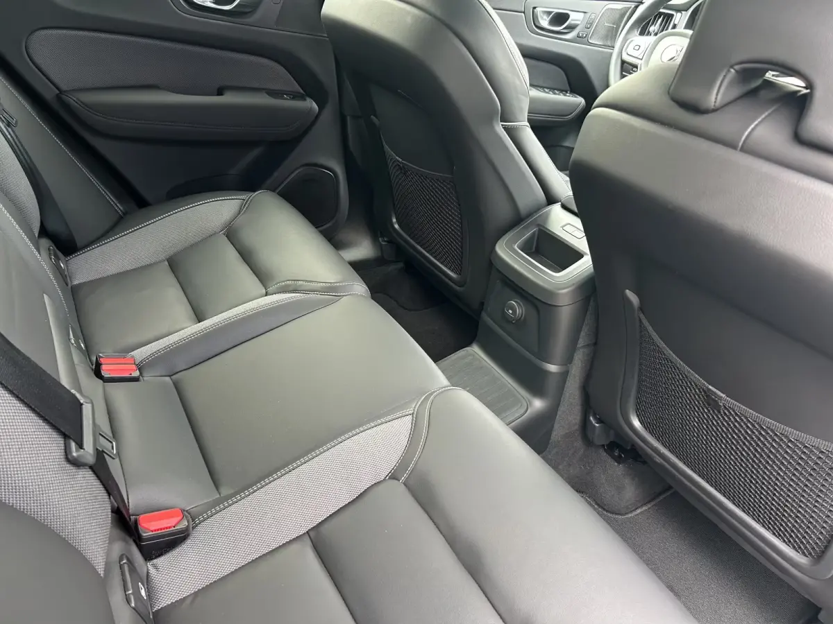 2.0 T8 Plug-in hybrid AWD BLACK EDITION (335kW/455PK) ** PANO, TREKH, ACC, HuD, 21-inch LMV ** 1e EIG - UNFALLFREI ** ** INFORMEER OOK NAAR ONZE AANTREKKELIJKE FINANCIAL-LEASE TARIEVEN **