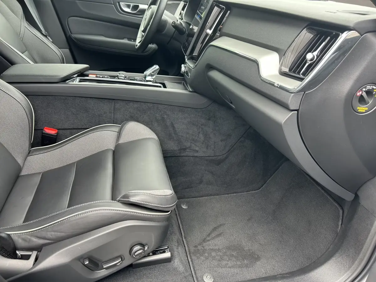 2.0 T8 Plug-in hybrid AWD BLACK EDITION (335kW/455PK) ** PANO, TREKH, ACC, HuD, 21-inch LMV ** 1e EIG - UNFALLFREI ** ** INFORMEER OOK NAAR ONZE AANTREKKELIJKE FINANCIAL-LEASE TARIEVEN **
