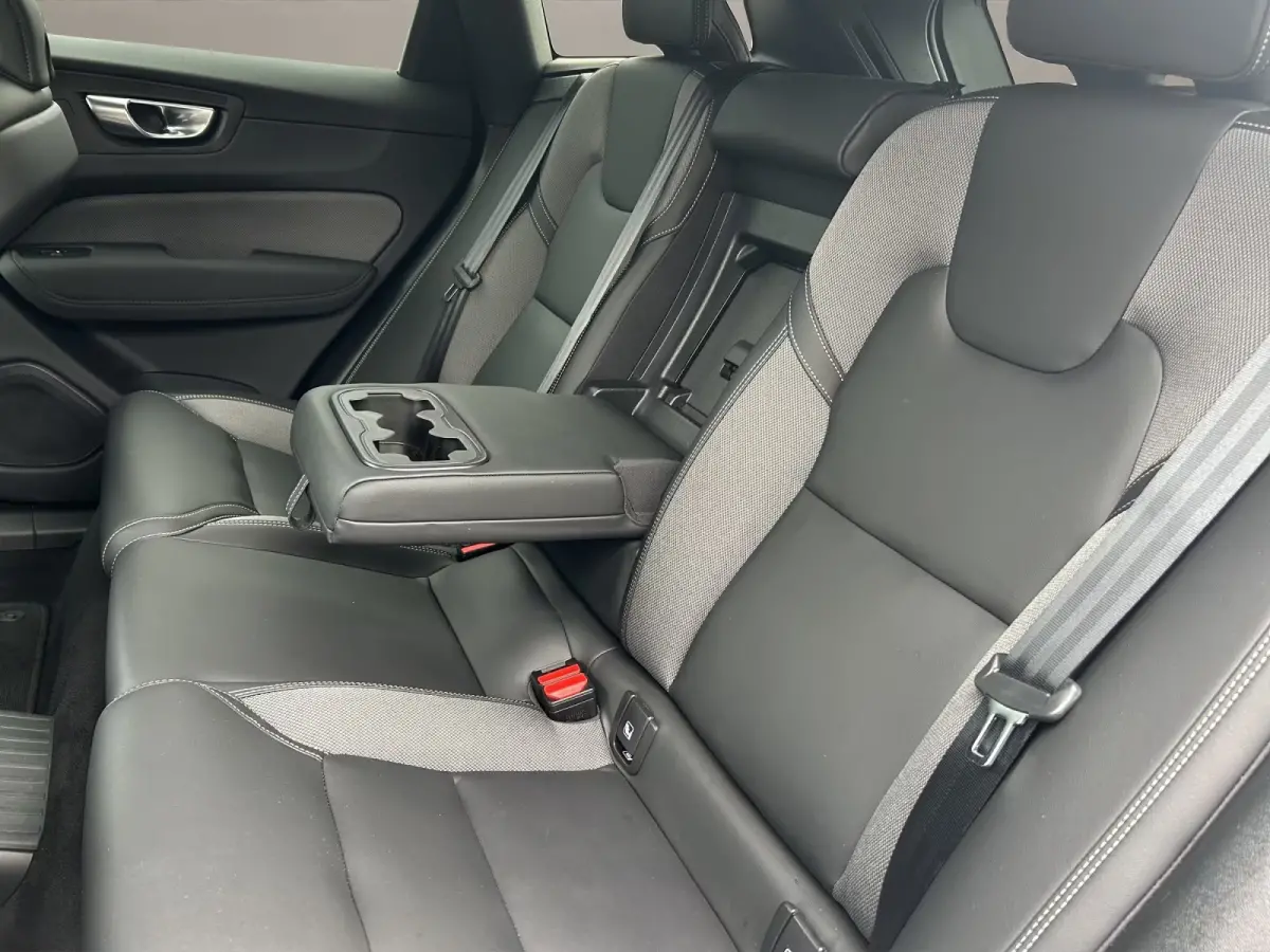 2.0 T8 Plug-in hybrid AWD BLACK EDITION (335kW/455PK) ** PANO, TREKH, ACC, HuD, 21-inch LMV ** 1e EIG - UNFALLFREI ** ** INFORMEER OOK NAAR ONZE AANTREKKELIJKE FINANCIAL-LEASE TARIEVEN **