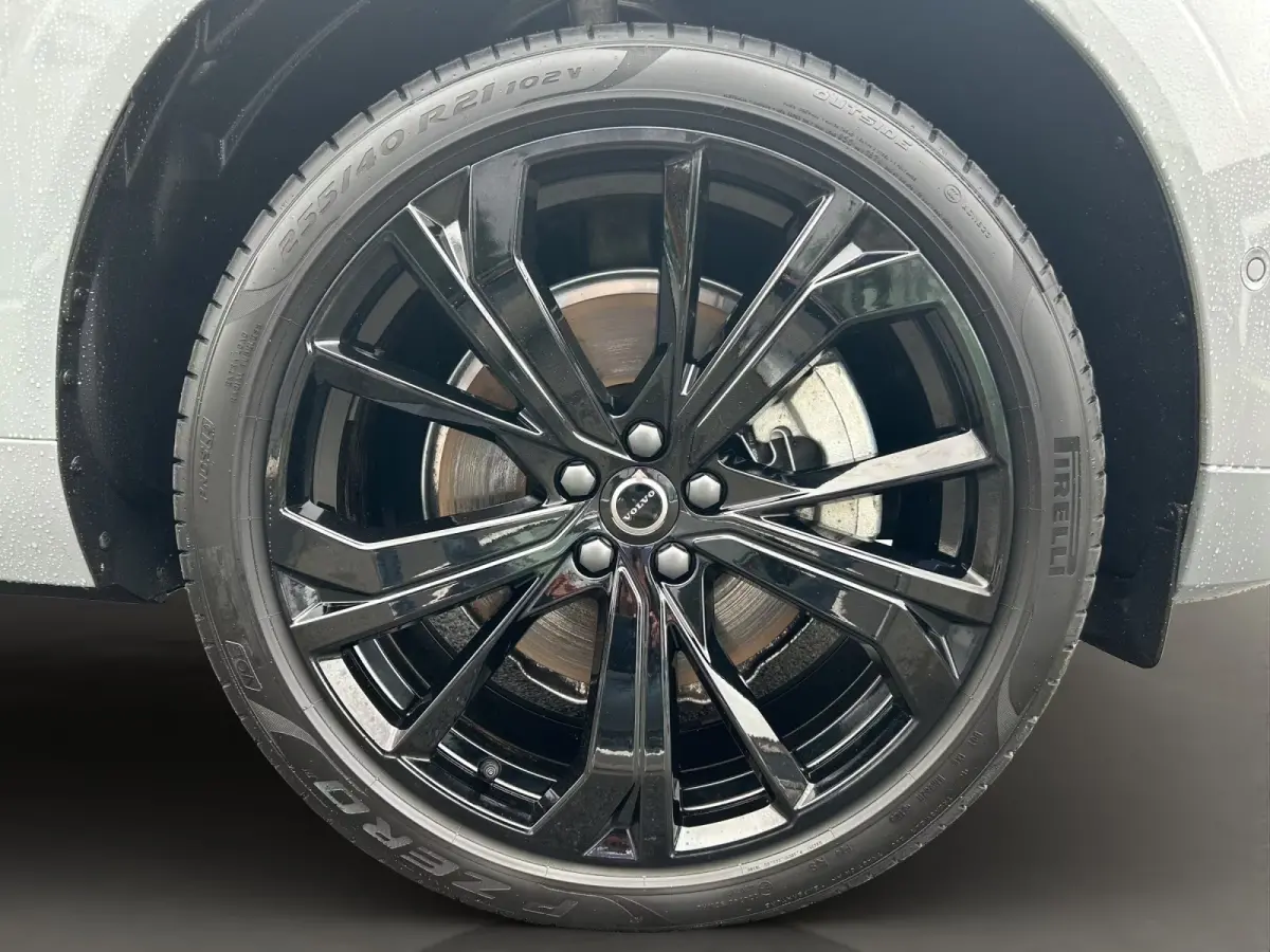2.0 T8 Plug-in hybrid AWD BLACK EDITION (335kW/455PK) ** PANO, TREKH, ACC, HuD, 21-inch LMV ** 1e EIG - UNFALLFREI ** ** INFORMEER OOK NAAR ONZE AANTREKKELIJKE FINANCIAL-LEASE TARIEVEN **